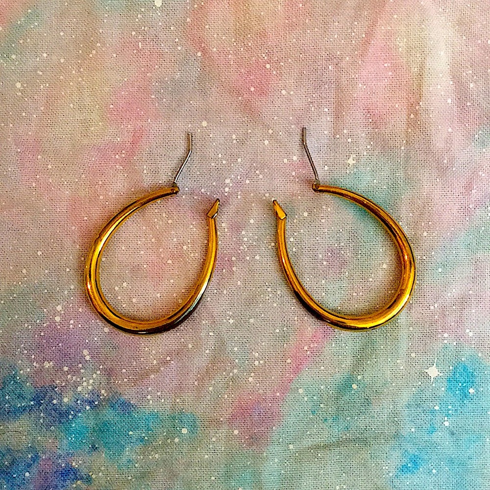 ⭐️Gold Hollow Body HOOP Earrings, with catch latch backings not slide on.⭐️